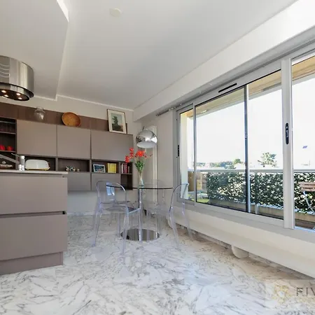 Riviera Five Stars Holiday House Apartment