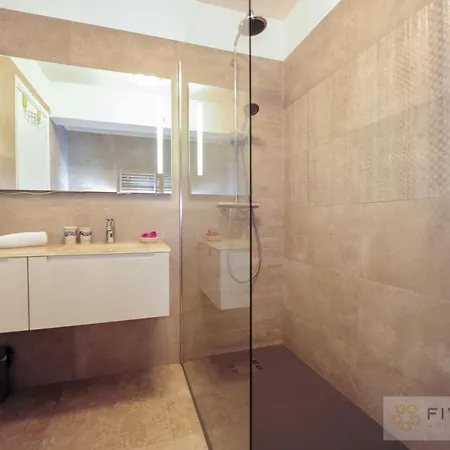 Riviera Five Stars Holiday House