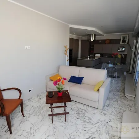 Riviera Five Stars Holiday House * Nizza