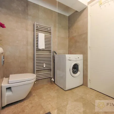 Riviera Five Stars Holiday House Appartamento